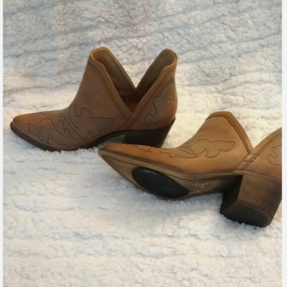 Circle G Embroidered booties NW BOX 10 M - Picture 2 of 6